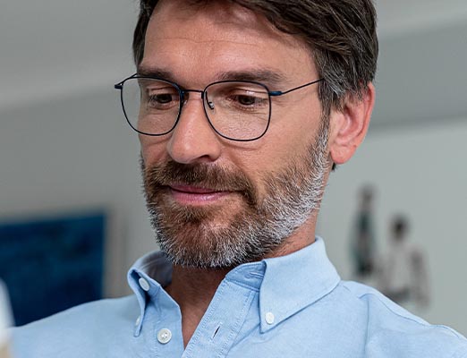 Man wearing single vision lenses